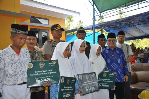 Wakaf Tunai Di-launching, Empat  Santri di Tojo Unauna dapat Bantuan