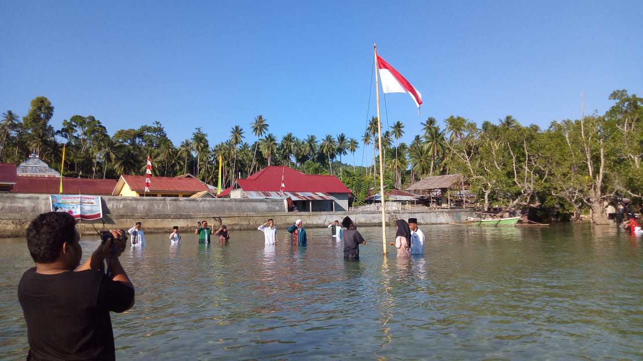 UPACARA DI LAUT POSO