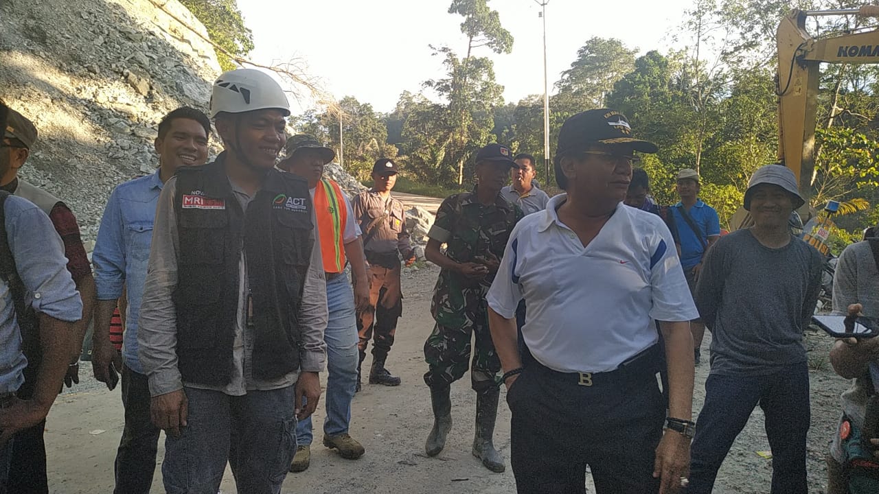 Gubernur Di lokasi Banjir