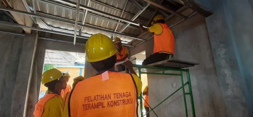 Gubernur Longki Baca Sambutan Presiden, Kejar Ketertinggalan Infrastruktur