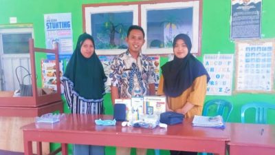 Kades Pande Serahkan Alkes Kepada Kader Posyandu dan Bidan Desa