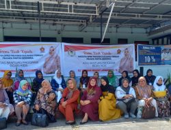Kembali, Anggota Fraksi Gerindra Sulteng Salurkan Puluhan Paket Bidan Kit di Balut